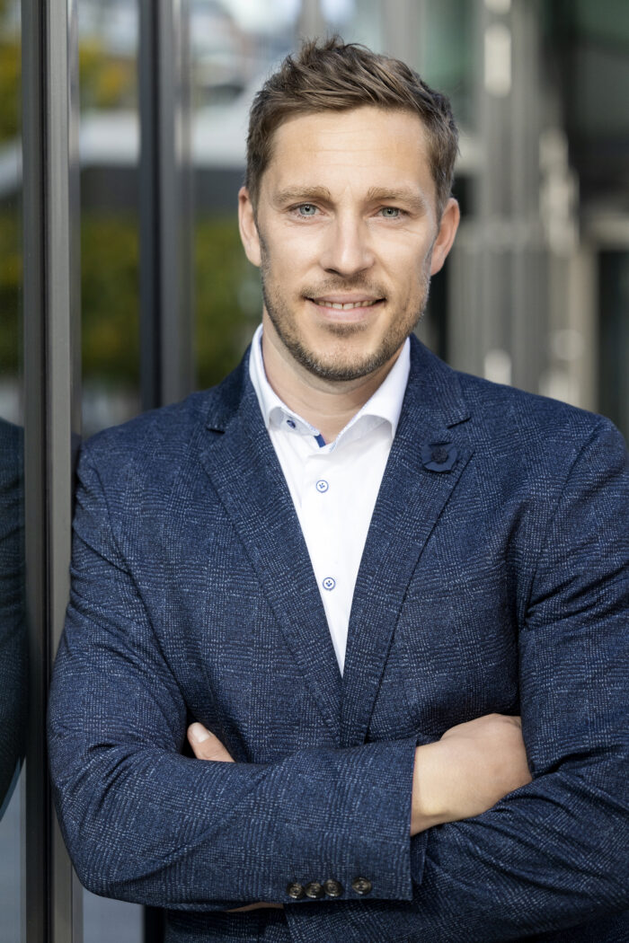 Mann mit Sakko in Hannover